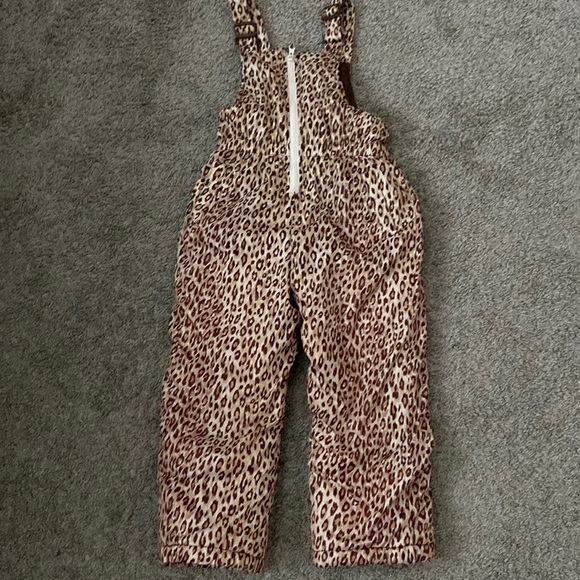 Girl’s leopard snow bib cheetah size 5/6 - Picture 1 of 3